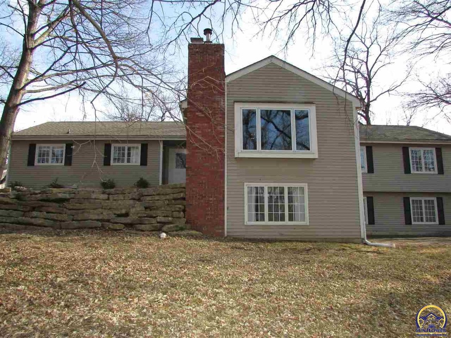 5739 SW 33rd St, Topeka, KS 66614 - photo 1