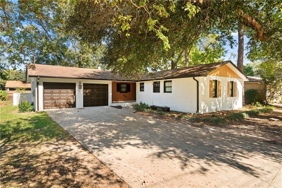 207 Tanglewood Dr, Warner Robins, GA 31093 - photo 1