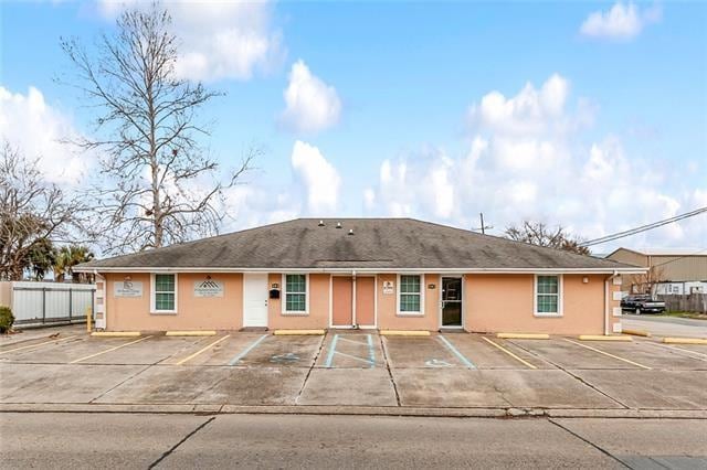 401 W Genie St, Chalmette, LA 70043 - photo 1