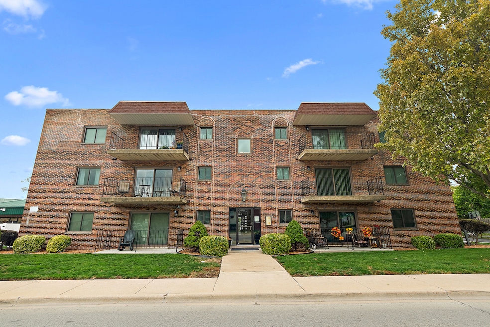 1940 183rd St unit 1C, Homewood, IL 60430 - photo 1