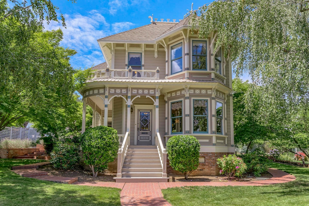 Sold $1,132,500 • Co-Listing Agent