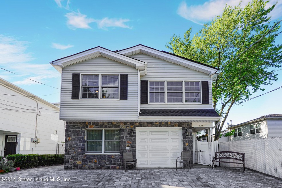 Sold $990,000 • Co-Listing Agent