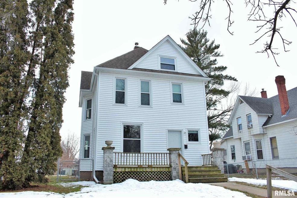 711 W 17th St, Davenport, IA 52804 - photo 1