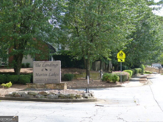 Desirable Roswell community, located across from the elementary school.