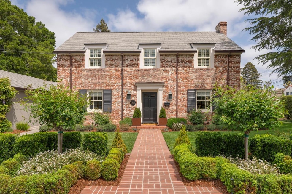 Sold $3,208,000 • Co-Listing Agent