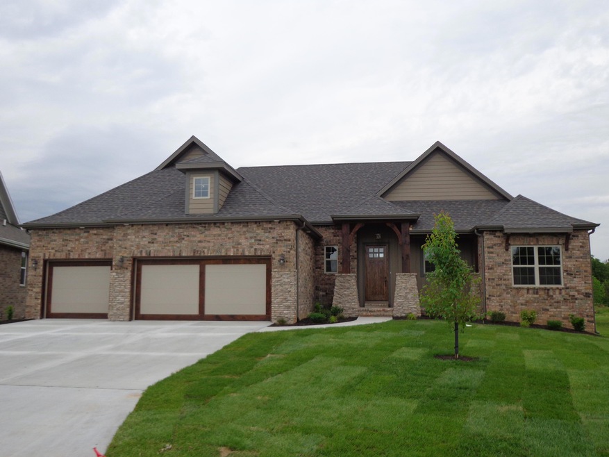 725 N Foxhill Cir, Nixa, MO 65714 - photo 1