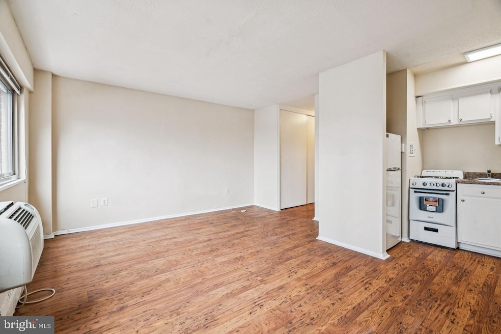 River West Condominiums unit 1426, Philadelphia, PA 19103 - photo 1