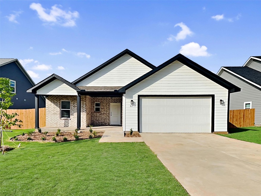 817 Feather Edge Dr, Springtown, TX 76082 - photo 1
