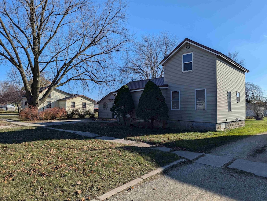 111 4th Ave SW, Cresco, IA 52136 - photo 1