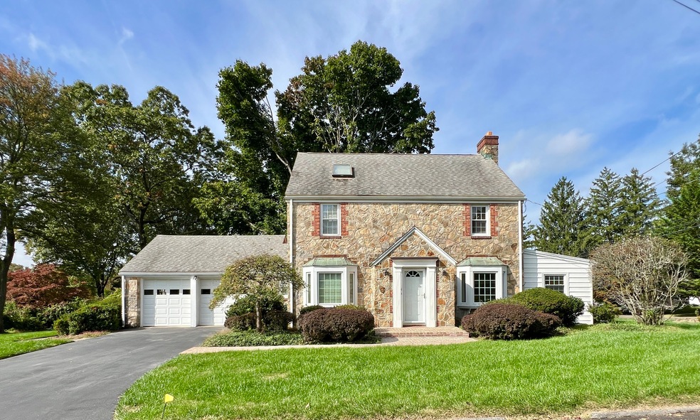 4 Samuel St, Trumbull, CT 06611 - photo 1