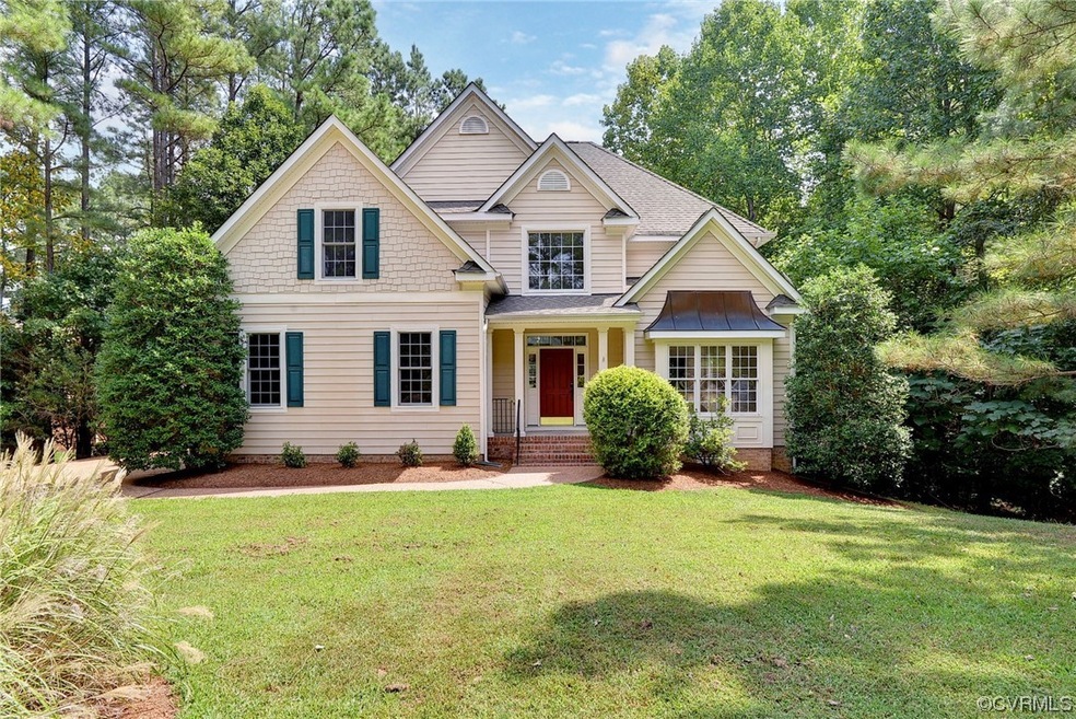 Craftsman house featuring a front lawn