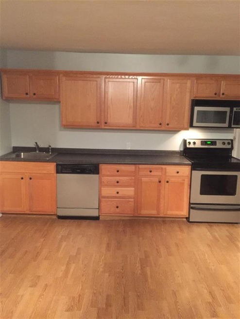 721 Mammoth Rd unit 2, Manchester, NH 03104 - photo 1