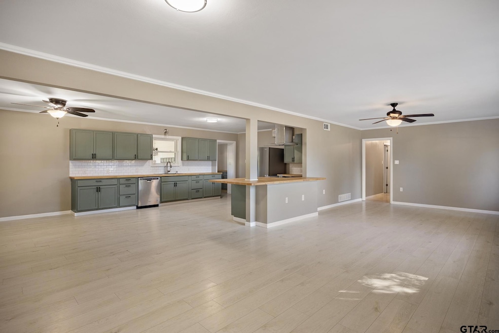 291 E Main St, van, TX 75790 - photo 1