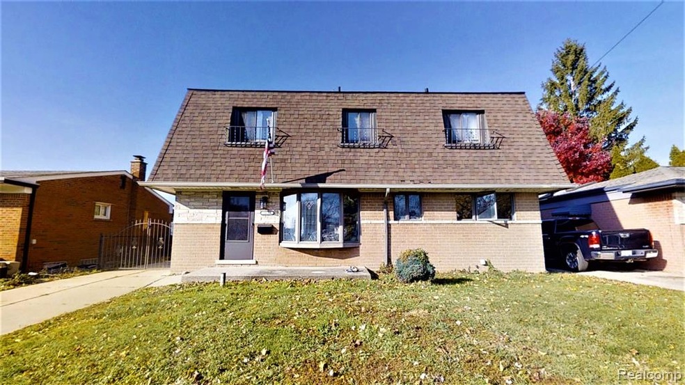 30583 J Carls St, Roseville, MI 48066 - photo 1