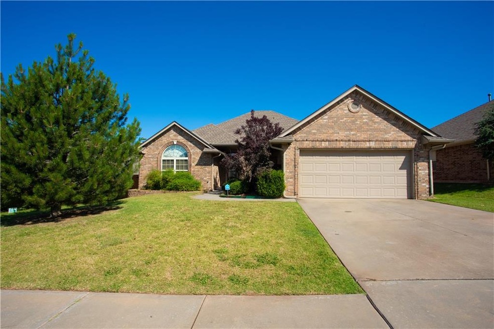 2633 SE 7th St, Moore, OK 73160 - photo 1