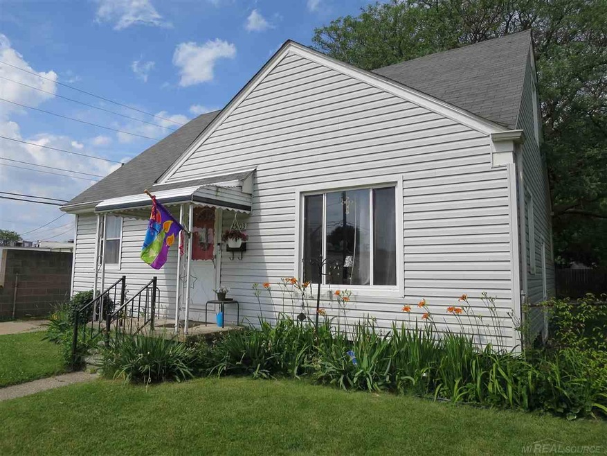 25103 Buick St, Roseville, MI 48066 - photo 1