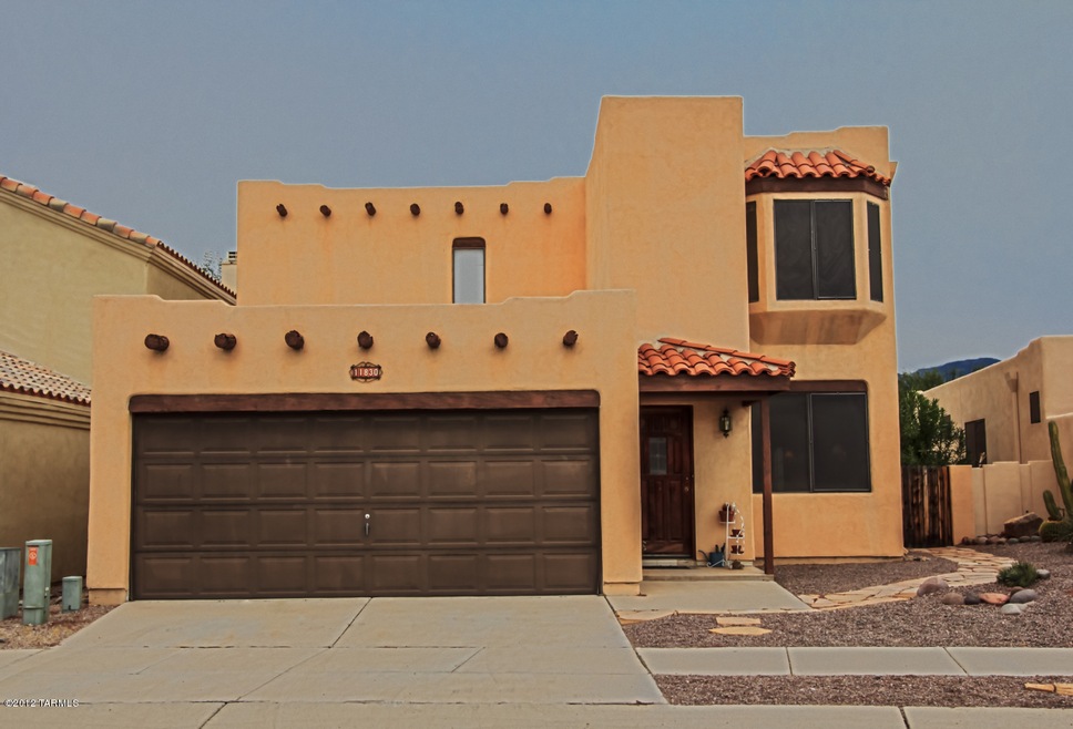 Front Veiw of  Yard ( Photo by KC Creati