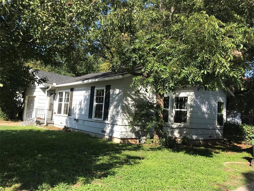 320 Harrison Ln, Hurst, TX 76053 - photo 1