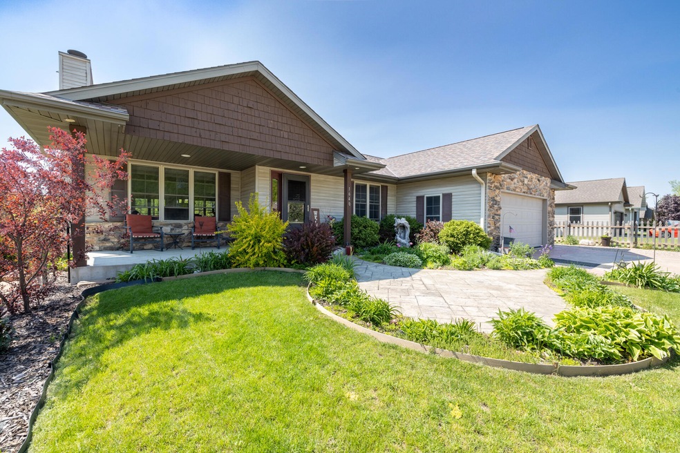 Exterior_1640 Great Forest DR-2