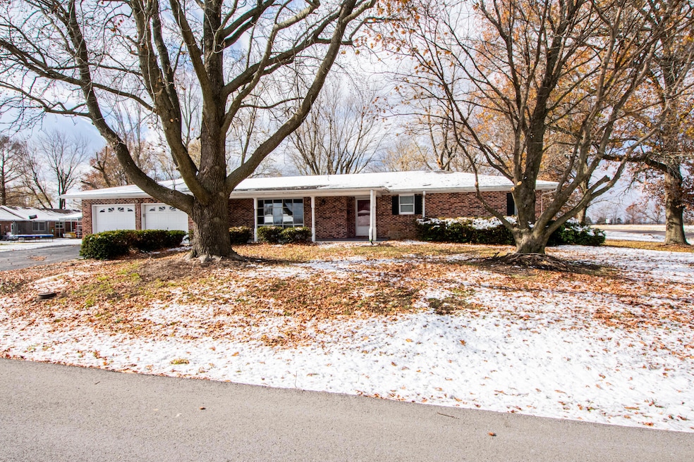 103 Chevy Chase Ln - 001
