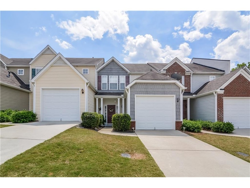 Townhome with front porch, 1 car garage, driveway,