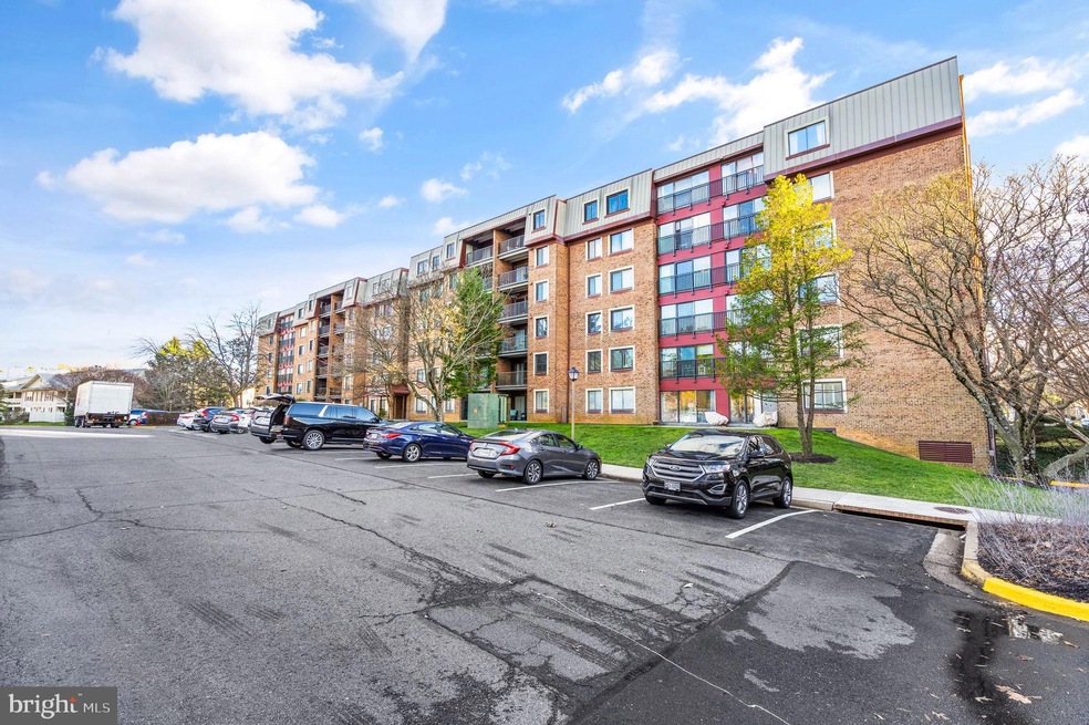 Treebrooke unit 610, Oakton, VA 22124 - photo 1