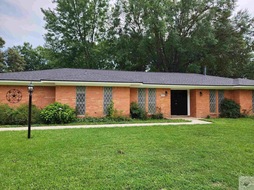 3719 Galleria Oaks Dr, Texarkana, TX 75503 - photo 1