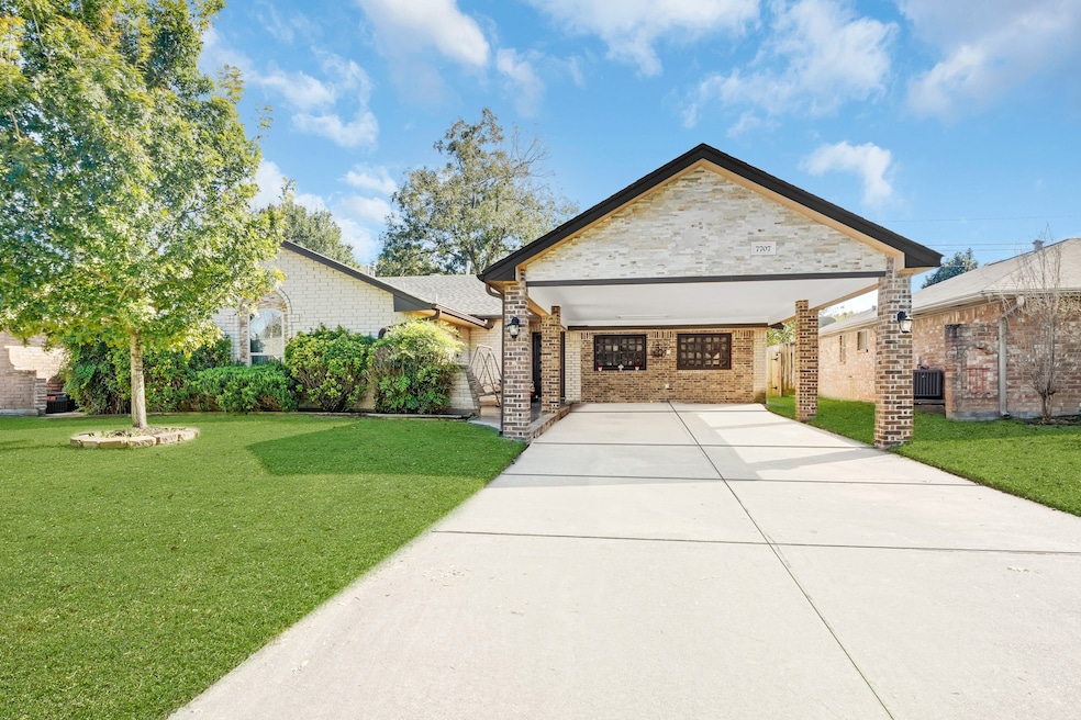 7707 Deadwood Dr, Houston, TX 77040 - photo 1
