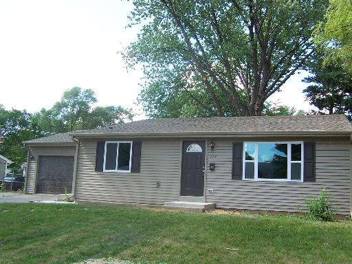 124 Pueblo Rd, Carpentersville, IL 60110 - photo 1