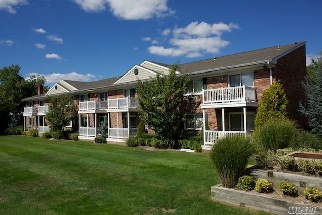 556 New Hwy unit 5-1D, Hauppauge, NY 11788 - photo 1