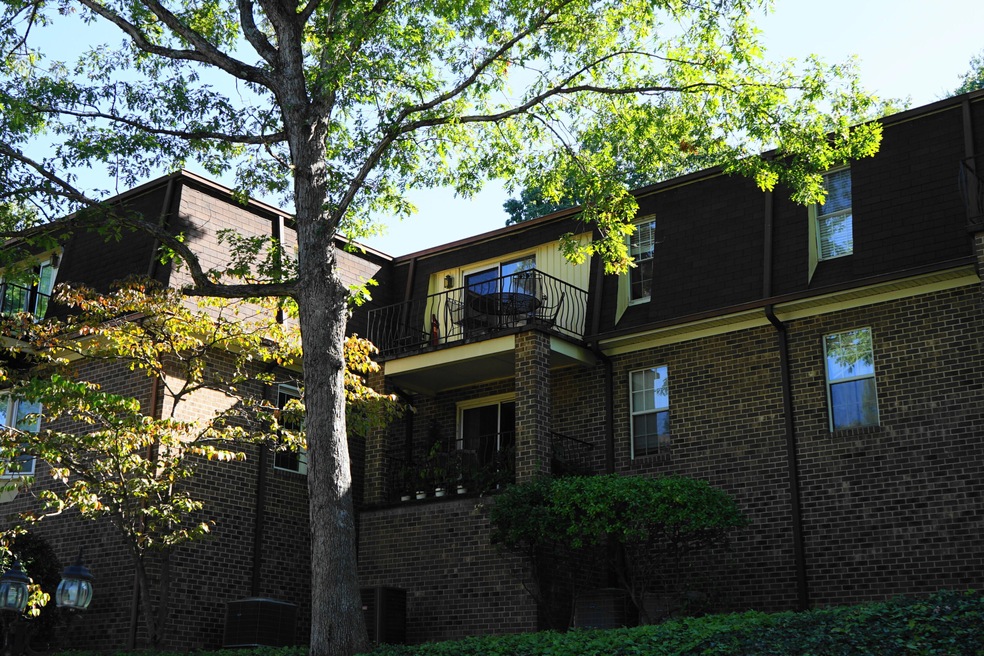 3406 Kim Court, B17, Roanoke, VA 24018