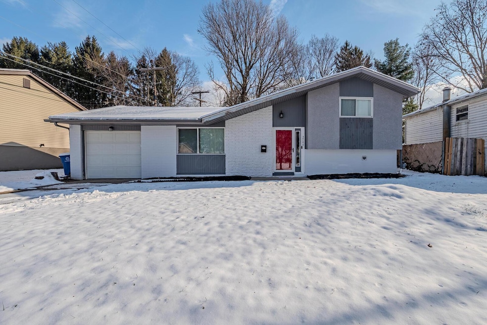 2706 Maywood Rd, Columbus, OH 43232 - photo 1