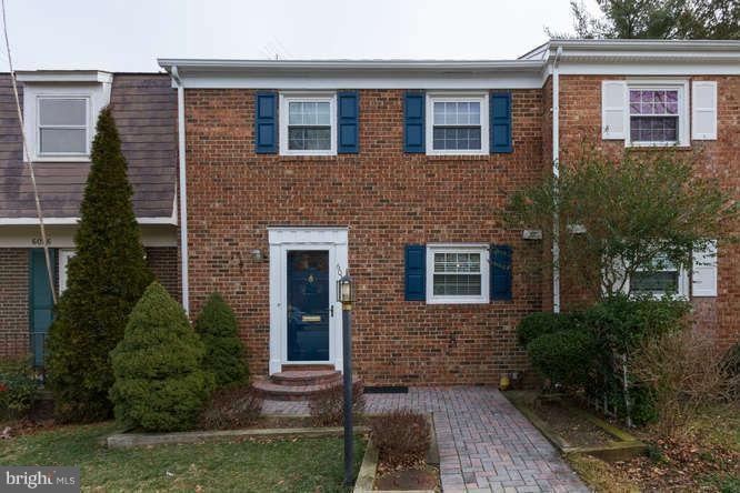 6038 Hardwick Place, Falls Church, VA 22041 - photo 1