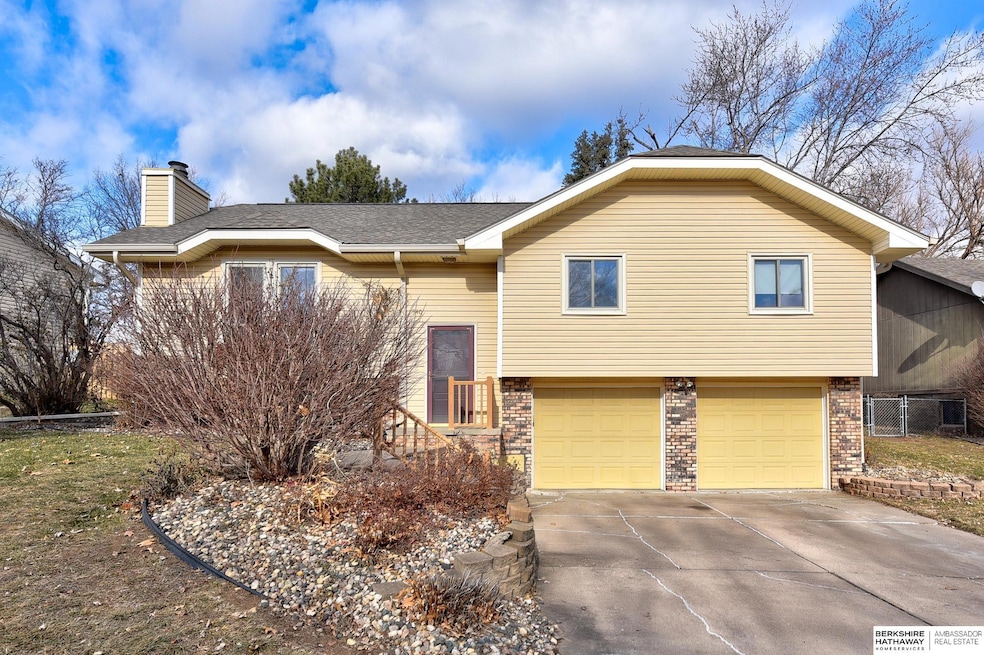 340 Windsor Dr, Papillion, NE 68046 - photo 1