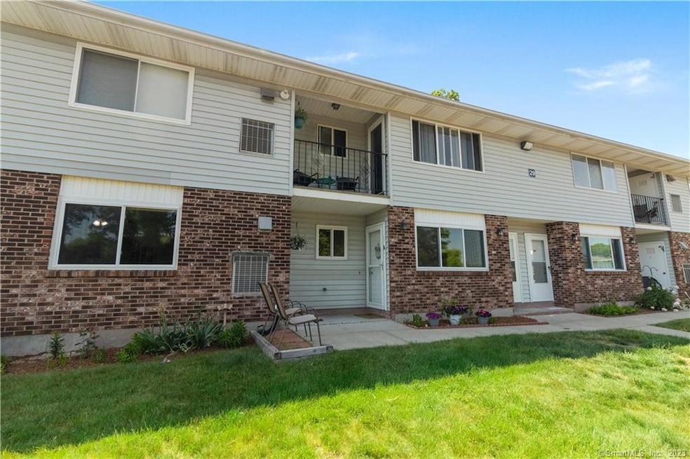 140 Thompson St unit 29A, East Haven, CT 06513 - photo 1