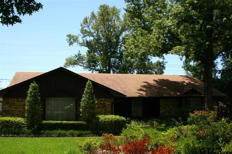 9138 Pleasant Hill Cir, Tyler, TX 75707 - photo 1