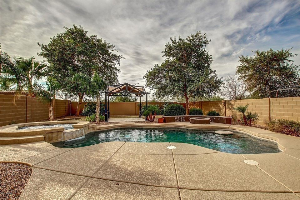 CUSTOM BACK YARD