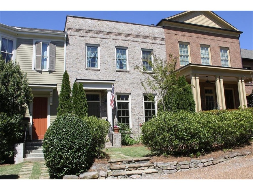 Gorgeous townhome located in beautiful Seven Norcr