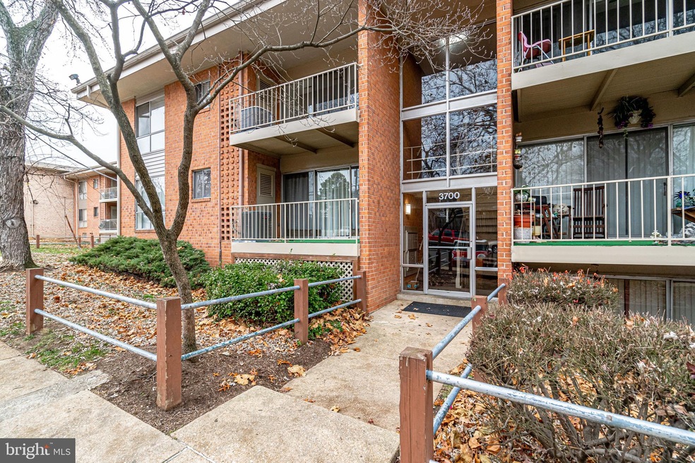 3700 N Rosser St unit 201, Alexandria, VA 22311 - photo 1