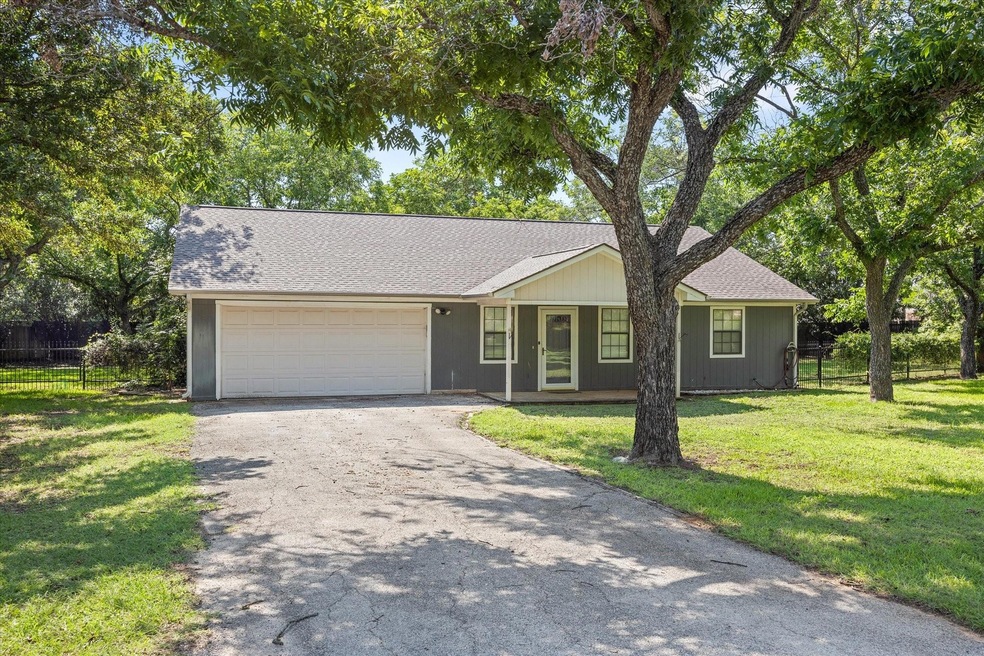 5100 Seminole Dr, Granbury, TX 76049 - photo 1