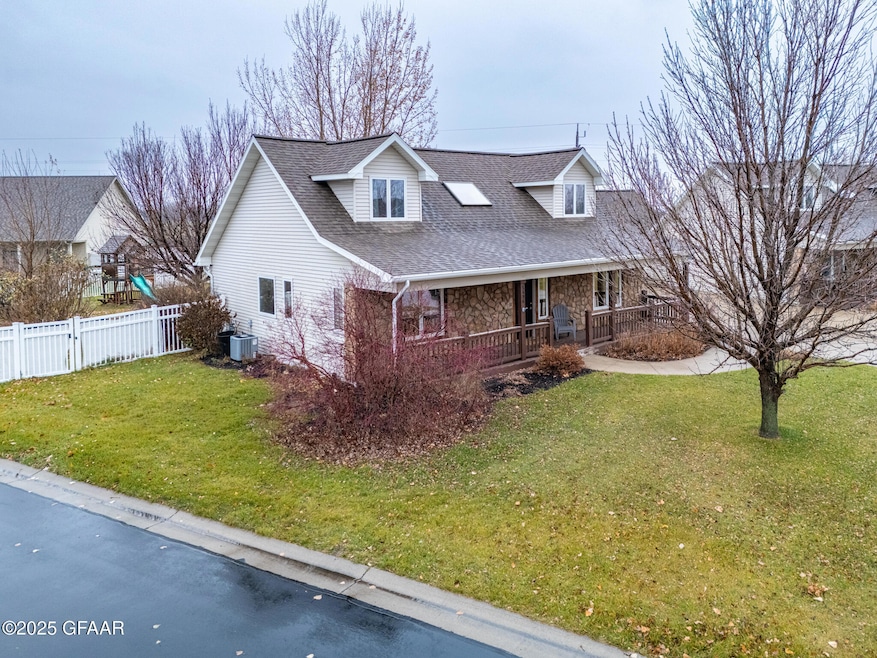 5696 Cypress Point Dr, Grand Forks, ND 58201 - photo 1