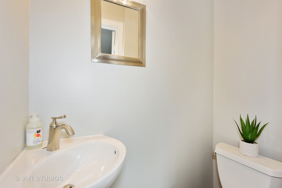 1418 E Evergreen St, Wheaton, IL 60187 - photo 1