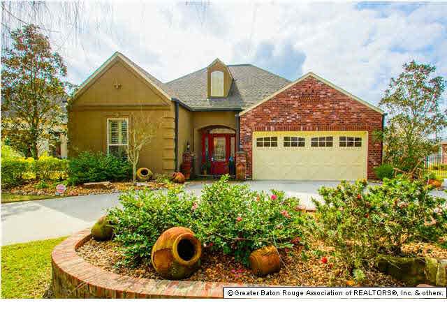 Front view of home