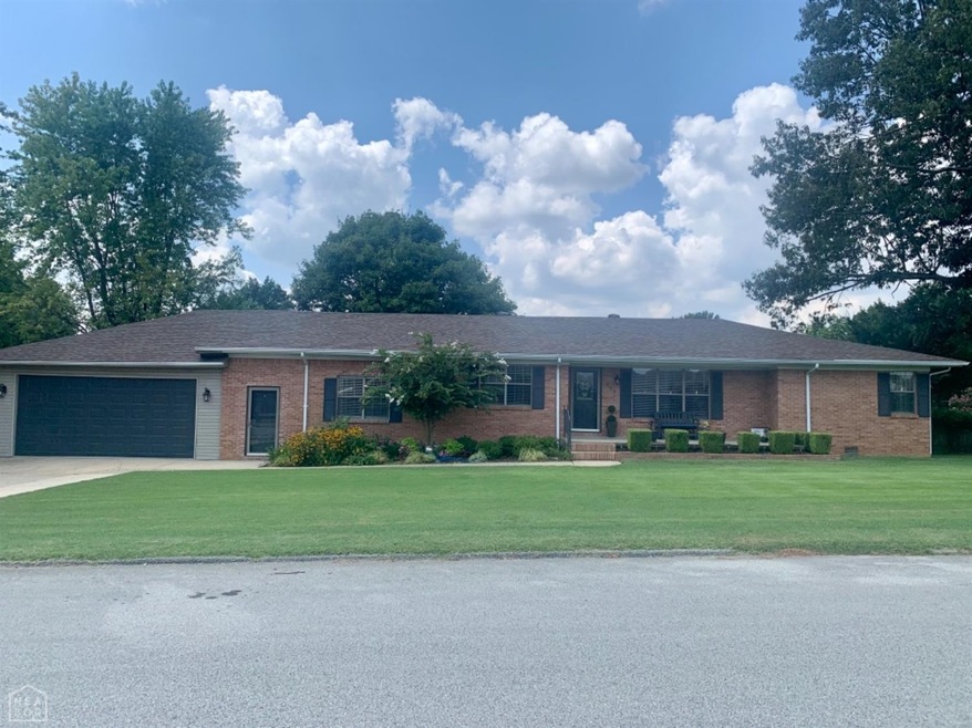 202 Rosewood Dr, Paragould, AR 72450 - photo 1