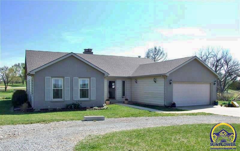 8425 SW 21st St, Topeka, KS 66615 - photo 1