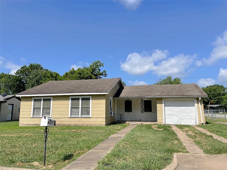 1311 Higgins St, Brenham, TX 77833 MLS 8892080