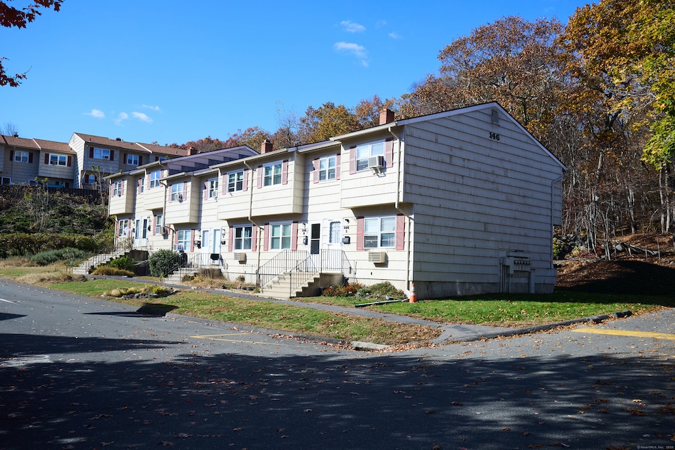 146 Coach Cir unit 5, Naugatuck, CT 06770 - photo 1