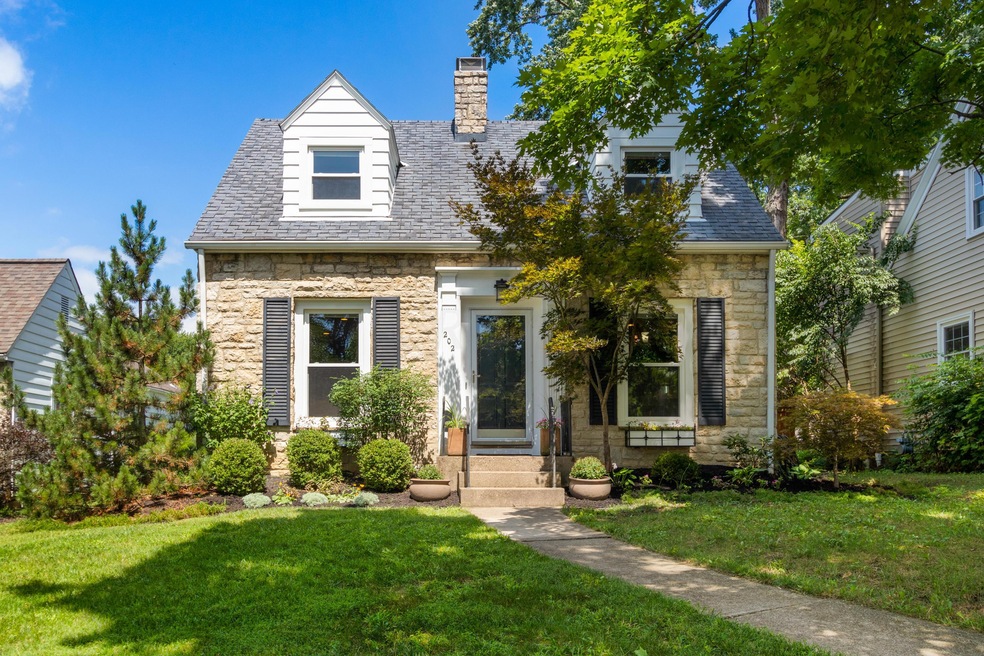 202 W. Schreyer Place-3-FULL