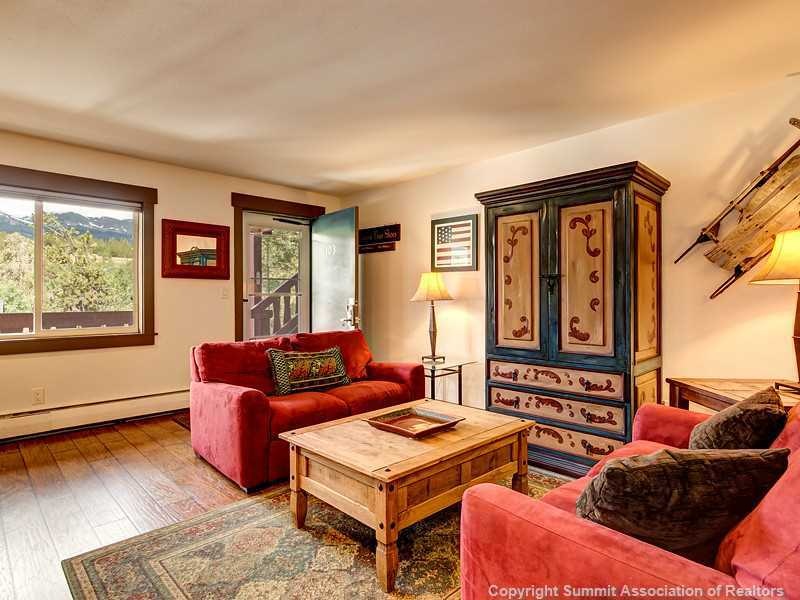 Living Room. Great mountain views from the living