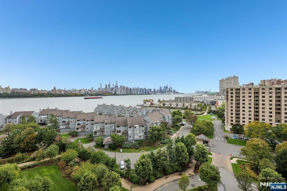 Pending $1,399,000 • Co-Listing Agent